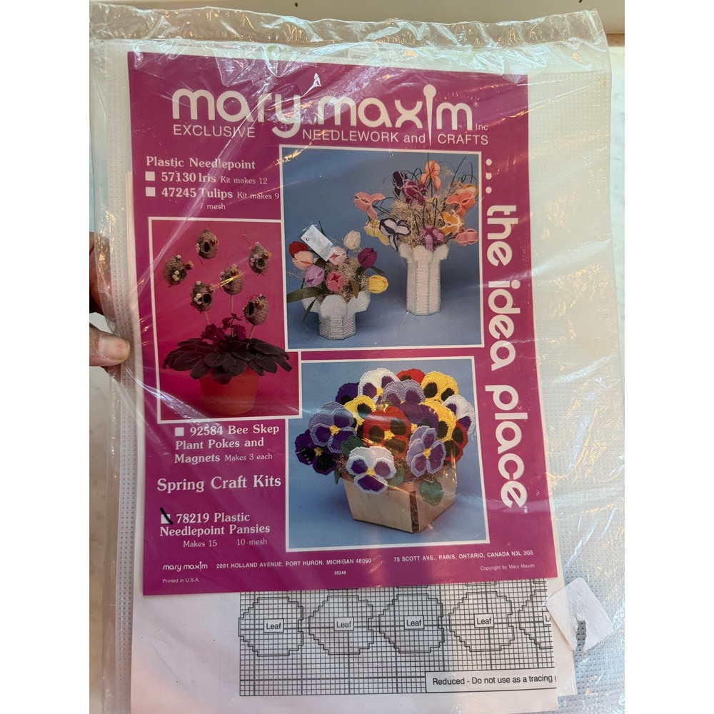 New Mary Maxim Plastic Needlepoint Pansies 78219 Kit Multicolor Floral Decor